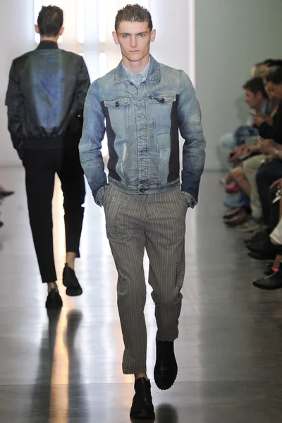 Look 18
